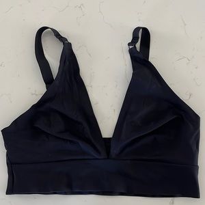 Everlane Black Invisible Bra M